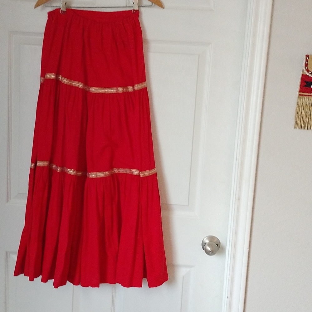 HARI red 3 tiered skirt matching blouse M Fiesta outfit Medium